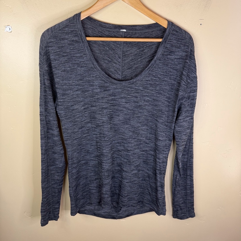 Lululemon Womens Space Dye Long Sleeve T-Shirt with Thumbholes Size 8 Activewear